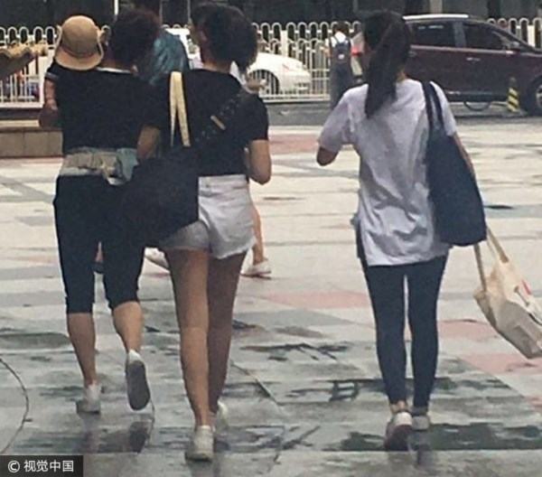 Trần Nghiên Hy cười tít mắt khi trêu chọc con trai Tiểu Tinh Tinh