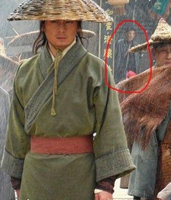 Phì cười với những lỗi sai ngớ ngẩn trong phim Hoa Ngữ