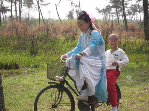 Soi độ 'lầy' của dàn sao Hoa ngữ trong hậu trường phim cổ trang