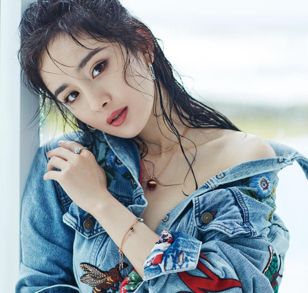 Dương Mịch từng làm người mẫu trước khi đóng phim.