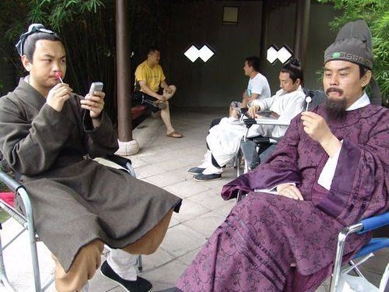 Soi độ 'lầy' của dàn sao Hoa ngữ trong hậu trường phim cổ trang