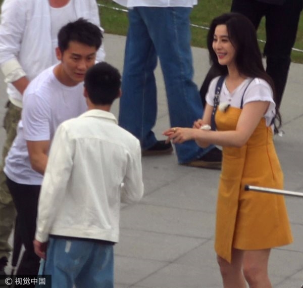 Quay show, Phạm Băng Băng và Lý Thần vẫn dính nhau như sam