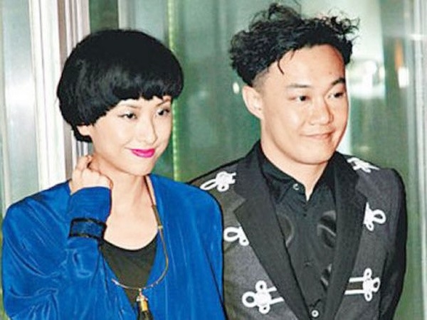 Trần Dịch tấn và vợ mình.