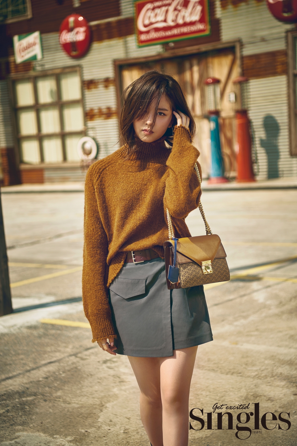 Kim So Hyun lột xác 'ngầu quên sầu' trên Singles số tháng 9