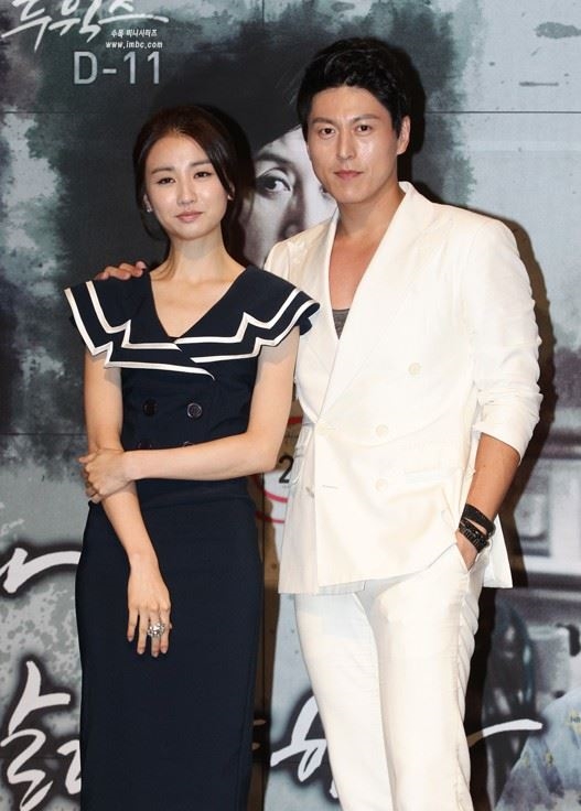 Vợ chồng Ryu Soo Young - Park Ha Sun vừa chào đón con gái đầu lòng