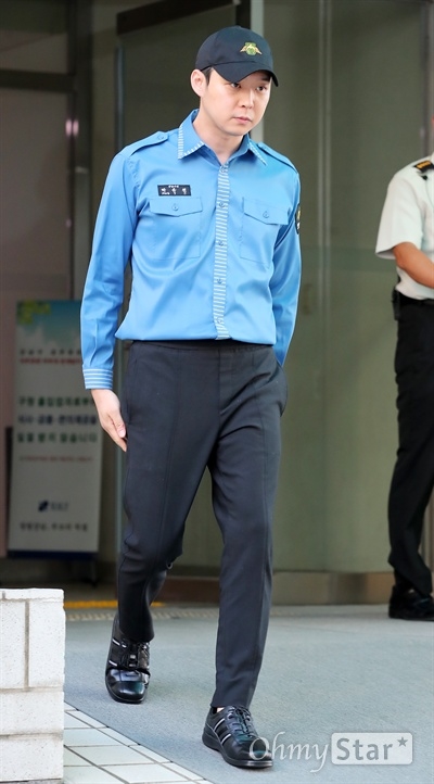 Park Yoo Chun rơi nước mắt cảm động trong ngày xuất ngũ
