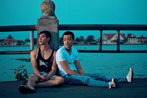 Hồ Vĩnh Khoa trong cảnh phim: “Hot boy nổi loạn và câu chuyện về chàng cười, cô gái điếm và con vịt”.