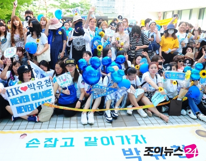 Park Yoo Chun rơi nước mắt cảm động trong ngày xuất ngũ