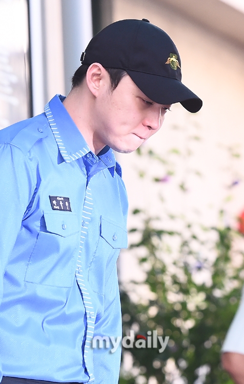 Park Yoo Chun rơi nước mắt cảm động trong ngày xuất ngũ
