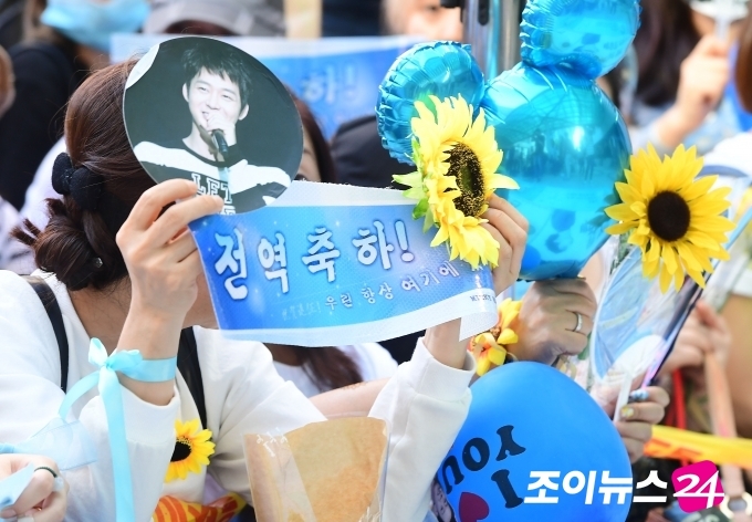 Park Yoo Chun rơi nước mắt cảm động trong ngày xuất ngũ