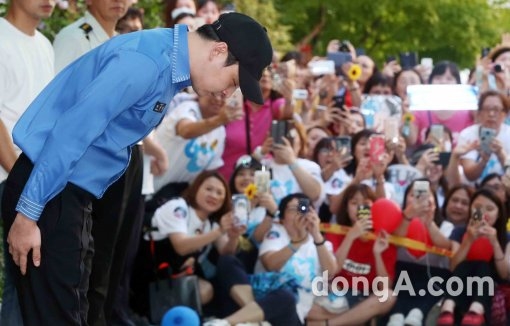 Park Yoo Chun rơi nước mắt cảm động trong ngày xuất ngũ