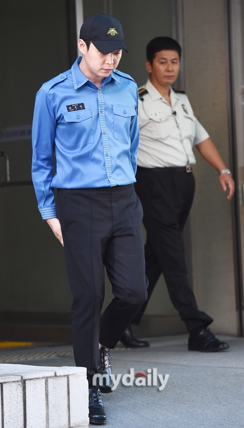 Park Yoo Chun rơi nước mắt cảm động trong ngày xuất ngũ