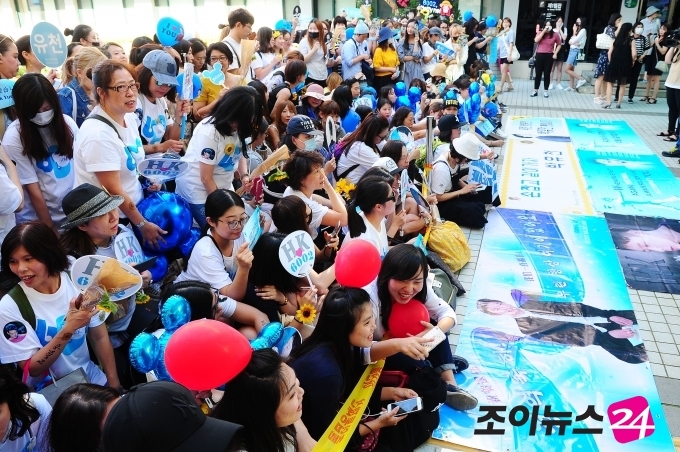 Park Yoo Chun rơi nước mắt cảm động trong ngày xuất ngũ