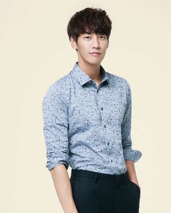 Kim Young Kwang mang một sức hút kì lạ.