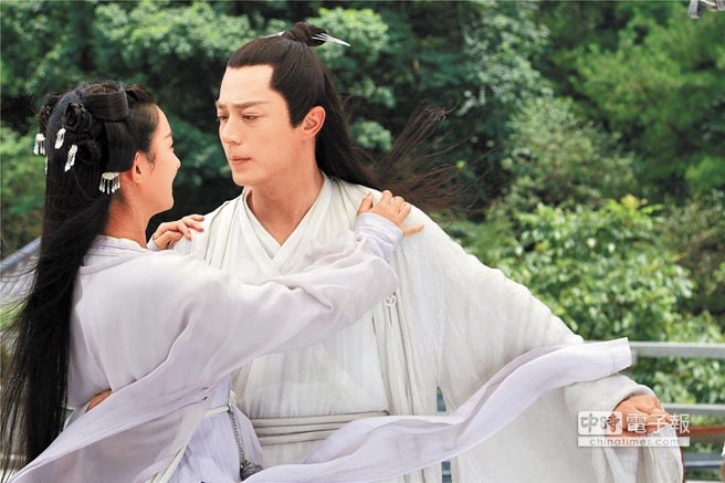 Triệu Lệ Dĩnh 'chia tay' Hoắc Kiến Hoa, quay sang yêu Triệu Hựu Đình?