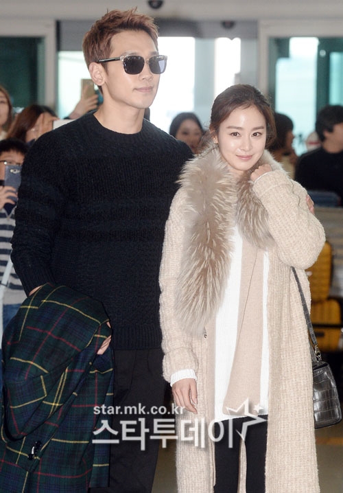 Bà bầu 7 tháng Kim Tae Hee tung tăng du lịch nước ngoài cùng chồng