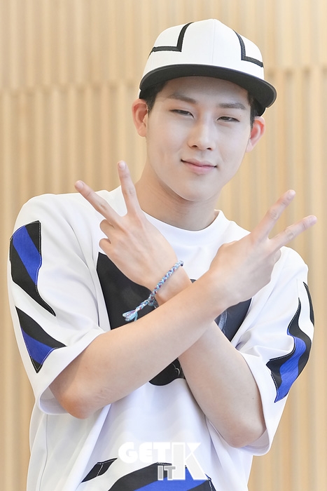 Cuộc lột xác trở thành các nam nữ thần quyến rũ của 14 gương mặt Kpop