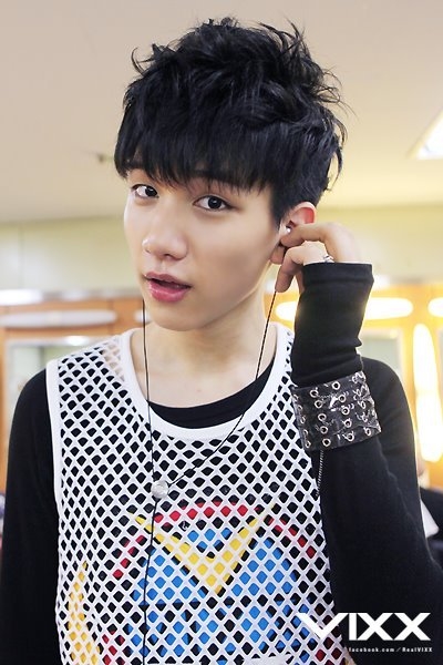 Cuộc lột xác trở thành các nam nữ thần quyến rũ của 14 gương mặt Kpop