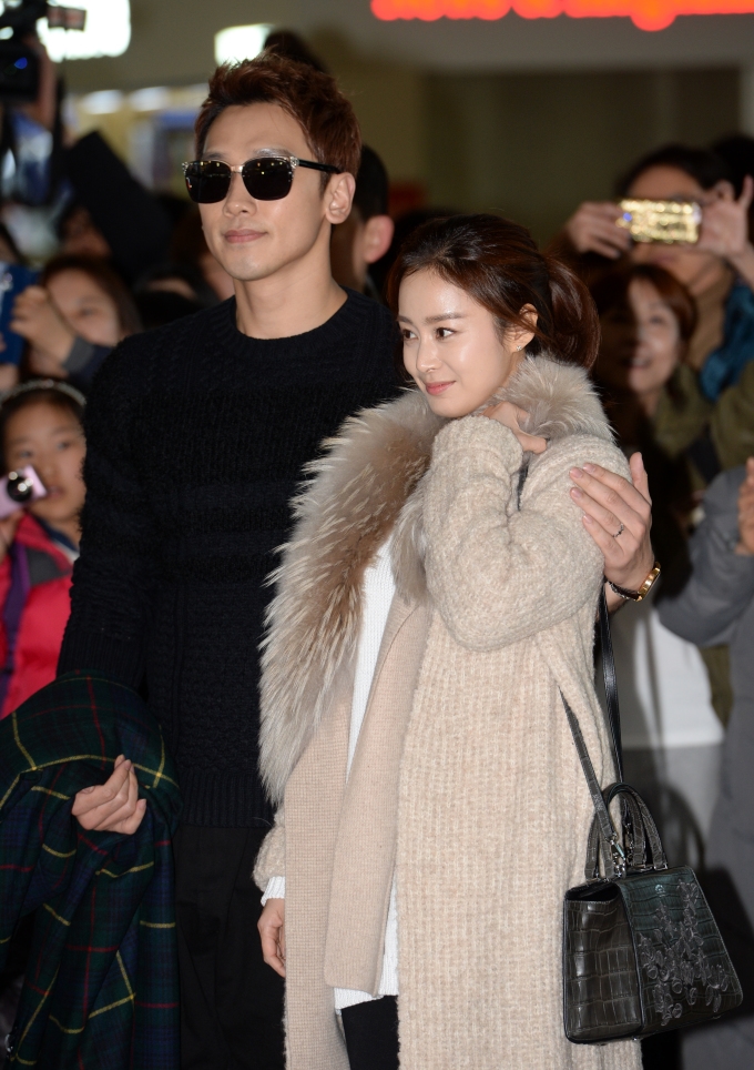 Bà bầu 7 tháng Kim Tae Hee tung tăng du lịch nước ngoài cùng chồng