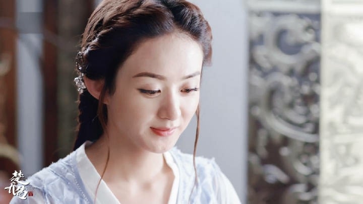 Dù là kiểu tóc nào, Triệu Lệ Dĩnh vẫn xinh đẹp và thu hút đến kỳ lạ!