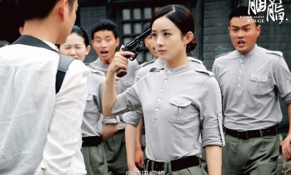 Dù là kiểu tóc nào, Triệu Lệ Dĩnh vẫn xinh đẹp và thu hút đến kỳ lạ!