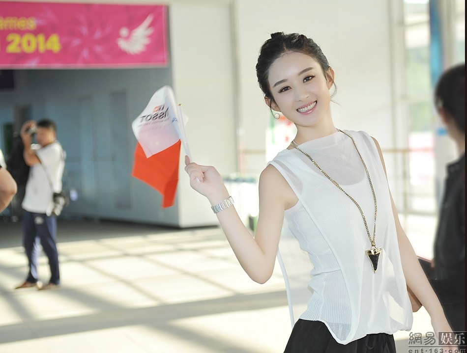 Dù là kiểu tóc nào, Triệu Lệ Dĩnh vẫn xinh đẹp và thu hút đến kỳ lạ!