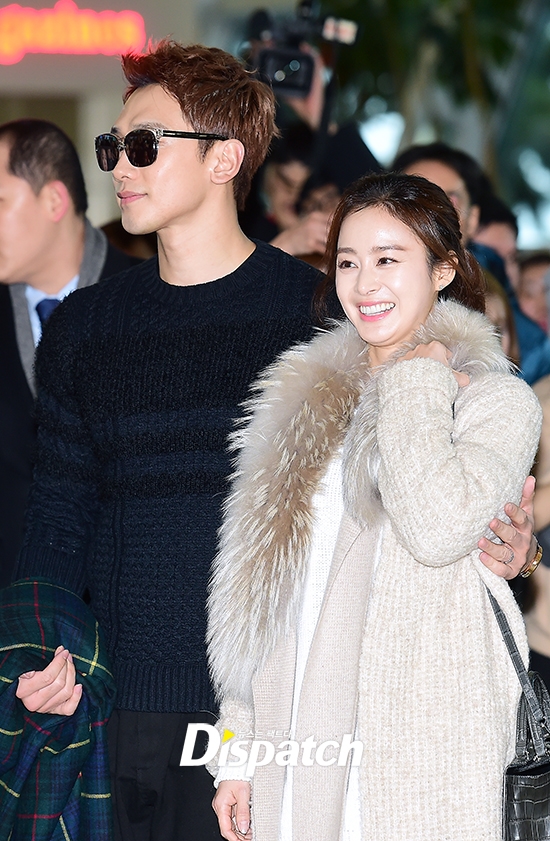 Bà bầu 7 tháng Kim Tae Hee tung tăng du lịch nước ngoài cùng chồng