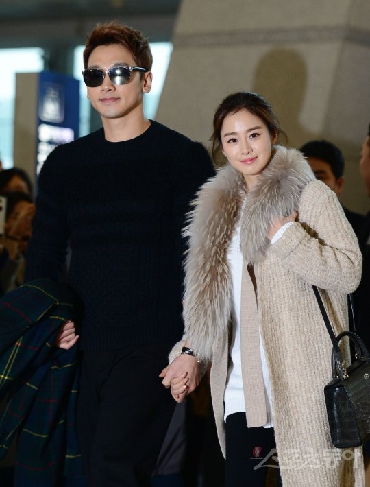 Bà bầu 7 tháng Kim Tae Hee tung tăng du lịch nước ngoài cùng chồng