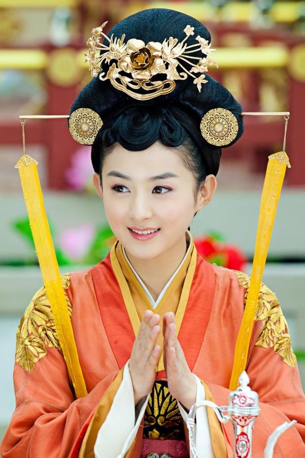 Dù là kiểu tóc nào, Triệu Lệ Dĩnh vẫn xinh đẹp và thu hút đến kỳ lạ!