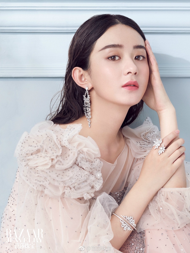 Dù là kiểu tóc nào, Triệu Lệ Dĩnh vẫn xinh đẹp và thu hút đến kỳ lạ!