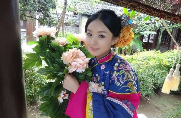 Dù là kiểu tóc nào, Triệu Lệ Dĩnh vẫn xinh đẹp và thu hút đến kỳ lạ!