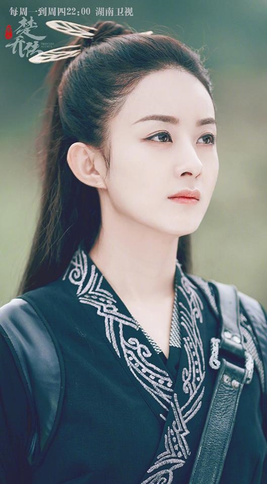 Dù là kiểu tóc nào, Triệu Lệ Dĩnh vẫn xinh đẹp và thu hút đến kỳ lạ!