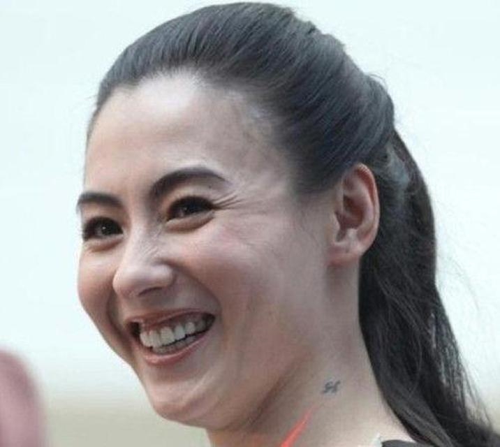 Ngã ngửa vì làn da thật của mỹ nhân Hoa ngữ dưới ống kính phóng viên