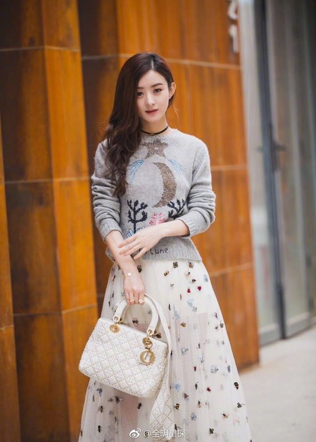 Dù là kiểu tóc nào, Triệu Lệ Dĩnh vẫn xinh đẹp và thu hút đến kỳ lạ!