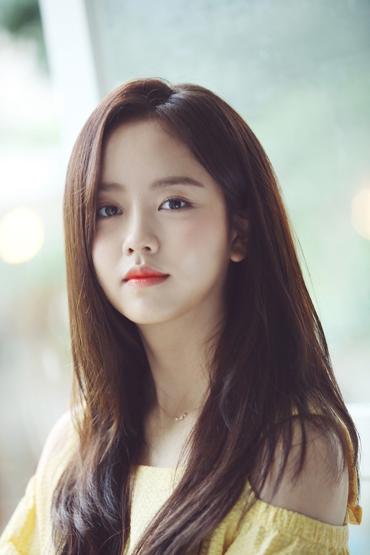 Kim So Hyun vượt qua kỳ thi kiểm tra văn hóa cấp 3