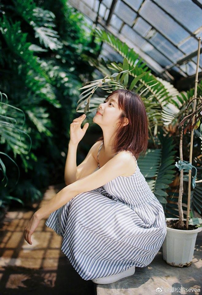 Ngất ngây với sự tươi trẻ của Đàm Tùng Vận trong bộ ảnh mới