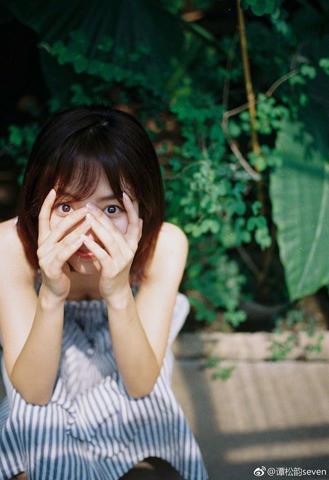Ngất ngây với sự tươi trẻ của Đàm Tùng Vận trong bộ ảnh mới