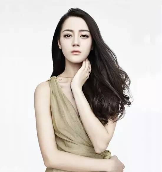 Quá hâm mộ Địch Lệ Nhiệt Ba, cô gái này đã bỏ tiền để PTTM giống idol
