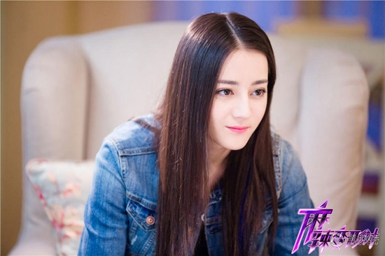 Quá hâm mộ Địch Lệ Nhiệt Ba, cô gái này đã bỏ tiền để PTTM giống idol
