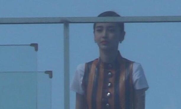 AngelaBaby nhập viện vì bị bệnh trên phim trường