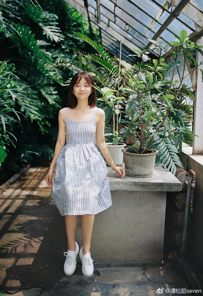 Ngất ngây với sự tươi trẻ của Đàm Tùng Vận trong bộ ảnh mới