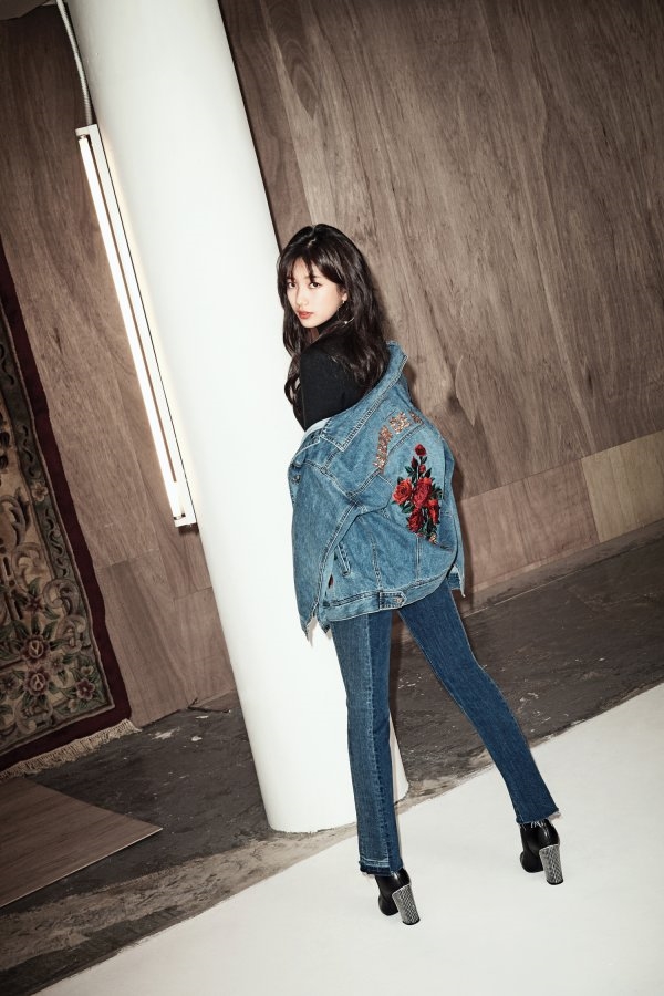 Yoona và Suzy cùng khoe chân dài dáng chuẩn trên tạp chí mới