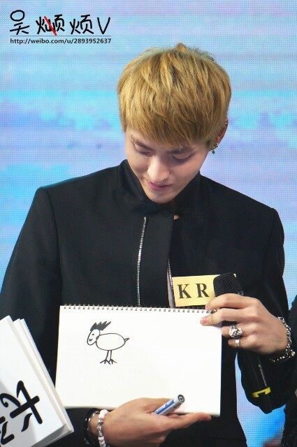 Kris (EXO) được các Exotic gọi là KrisCasso đấy, hãy cùng xem những tác phẩm của anh chàng này nhé!