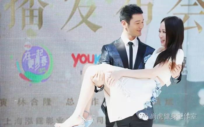 Các màn 'bế công chúa' từ phim ra đời thực khiến fan vỡ mộng cười ngất