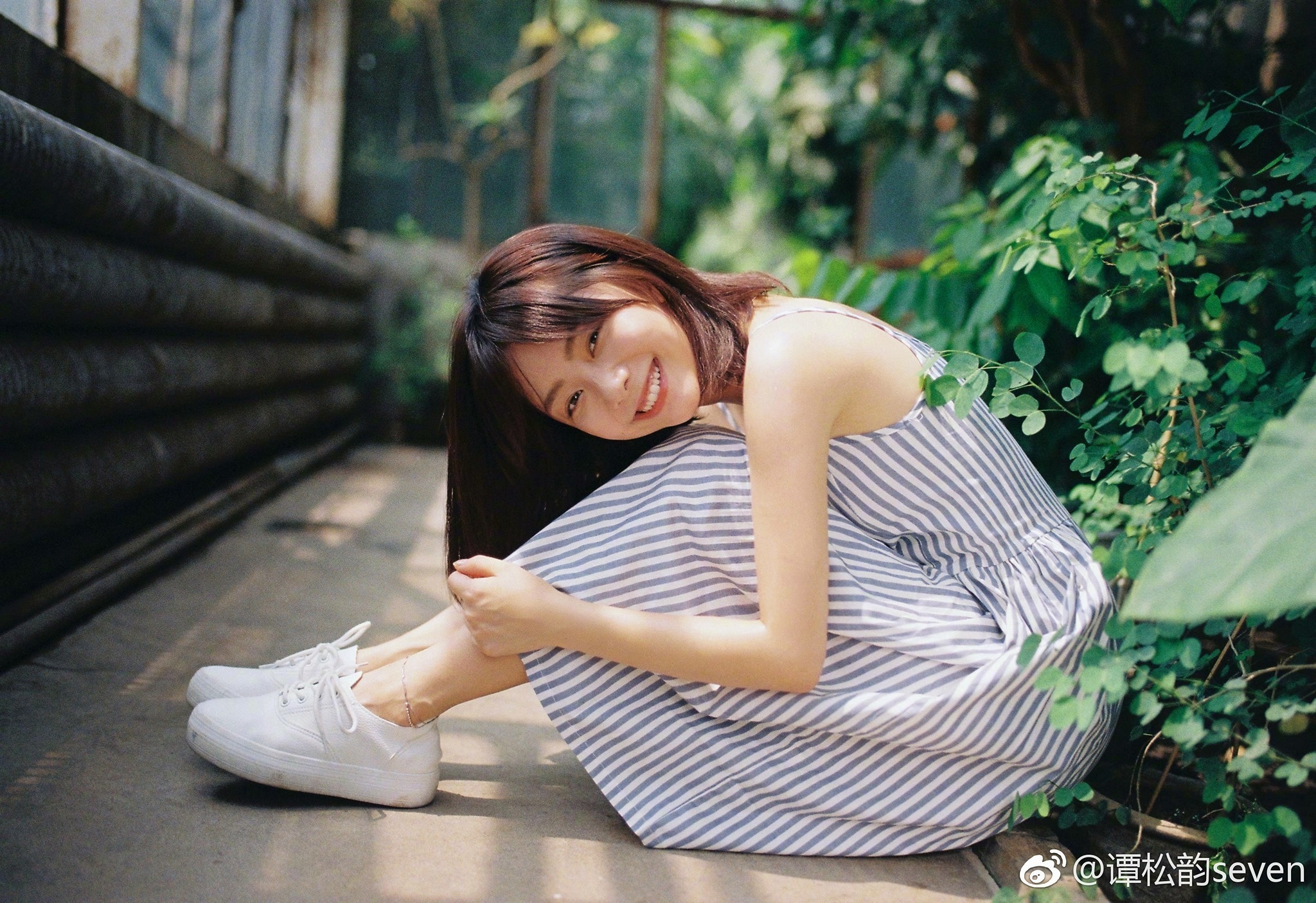 Cô nàng dường như chỉ đang "sống thật" chứ chảng phải tạo dáng chụp hình.