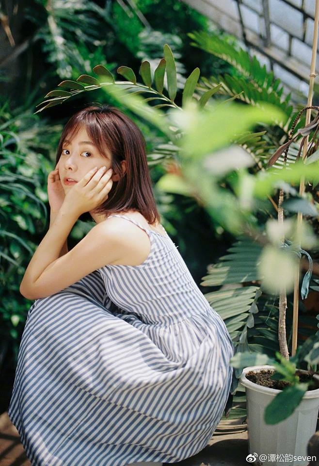 Nàng thơ trong sáng trong khung cảnh ngập tràn "thanh xuân".