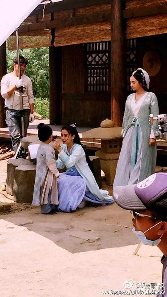 Xót xa mỹ nhân Hoa ngữ 'vác bụng bầu' đi đóng phim không nghỉ ngơi