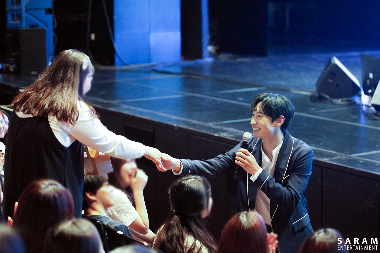 Lee Je Hoon tổ chức fanmeeting kỷ niệm 10 năm vào nghề