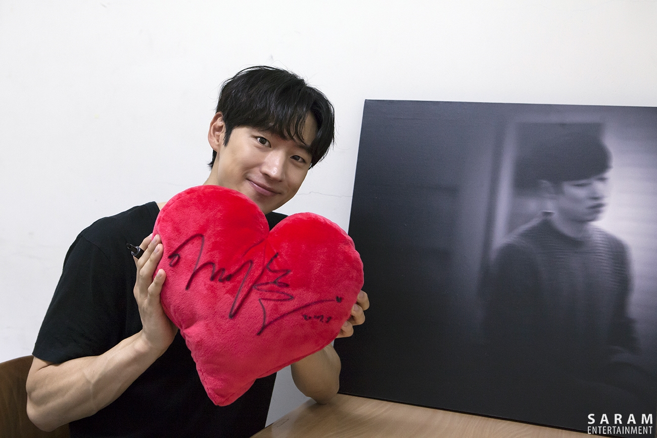 Lee Je Hoon tổ chức fanmeeting kỷ niệm 10 năm vào nghề