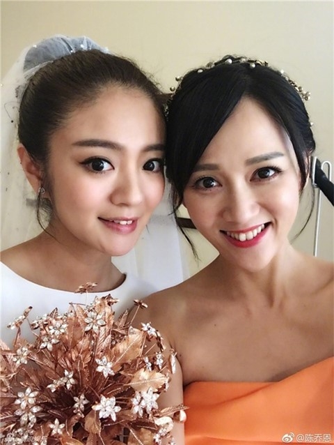 Khi Trần Kiều Ân làm phù dâu cho An Dĩ Hiên, dường như 2 sắc chẳng ai chịu thua ai.